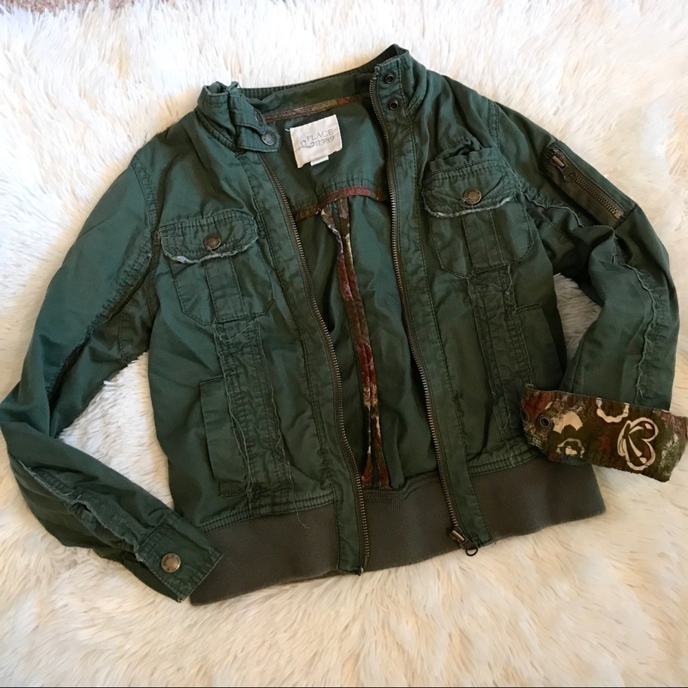 🔰🔰 Cool Army Green Jacket 🔰🔰