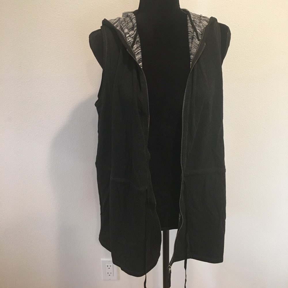 Max Studio Zip Up Vest. New with tags