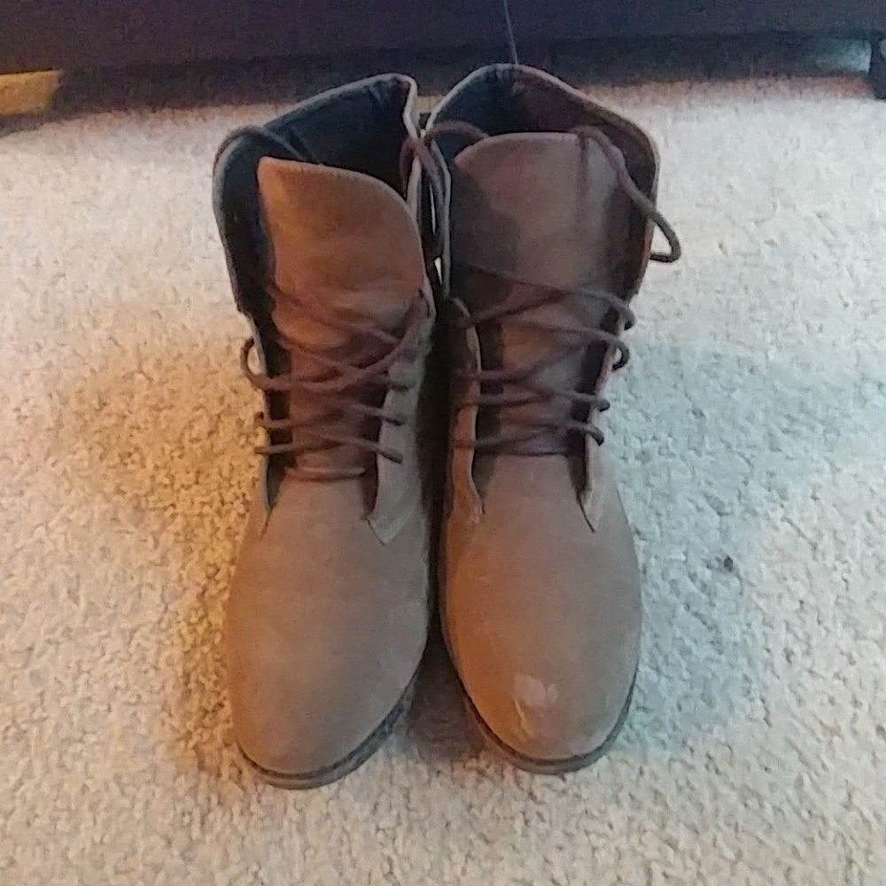 Grey boots