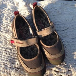 SALE! MERRELL Shoes - Size 7.5