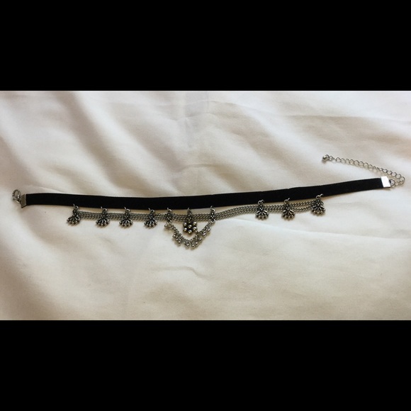 Black Velvet Chocker with silver color decor - Picture 2 of 3