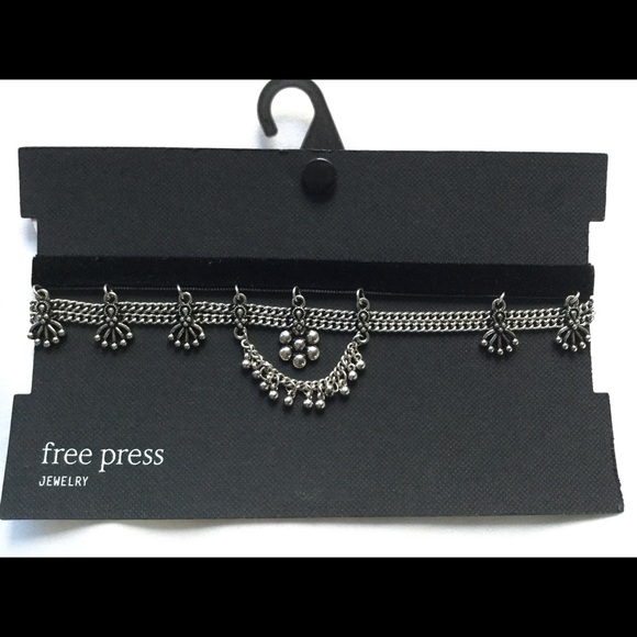 Black Velvet Chocker with silver color decor - Picture 3 of 3