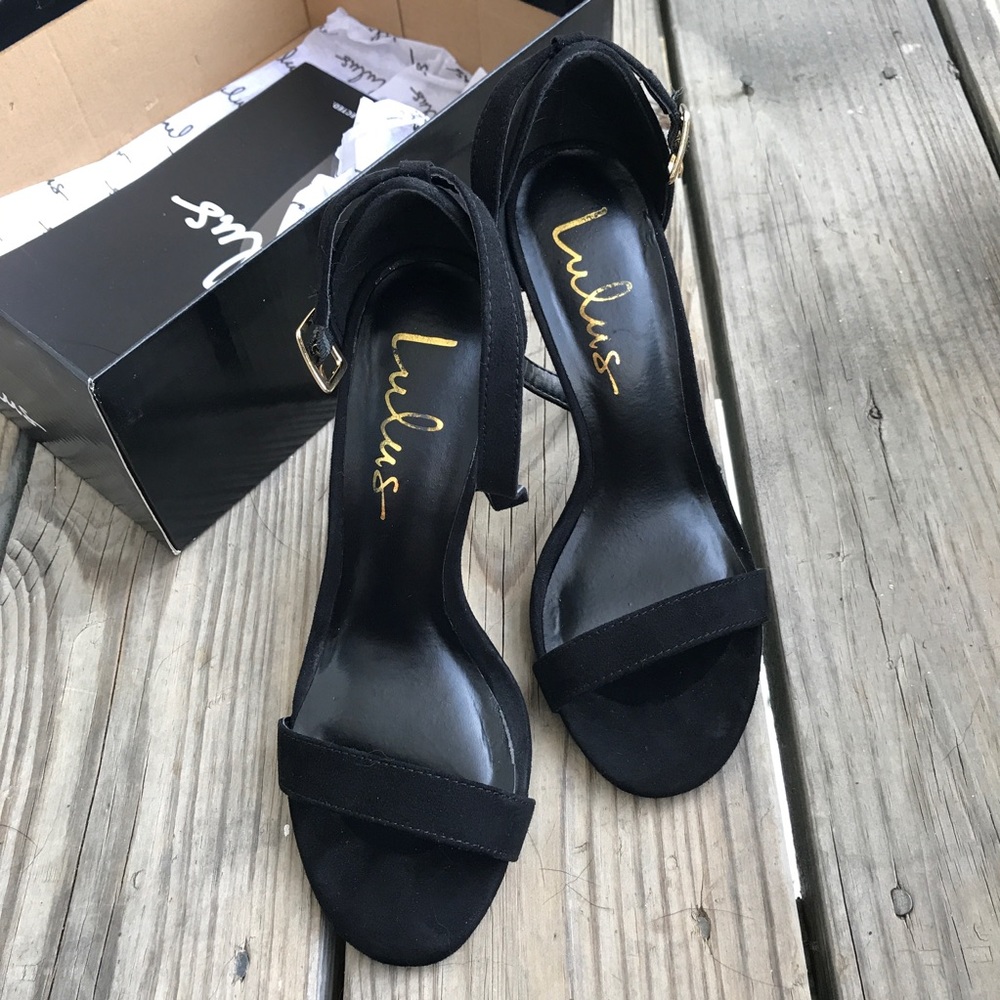 HARDLY WORN! 😍 Black Single Strap Heels
