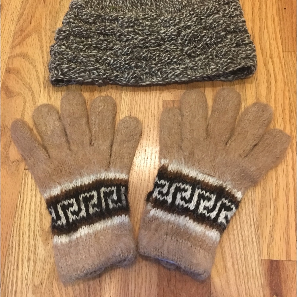 Alpaca gloves and wool hat