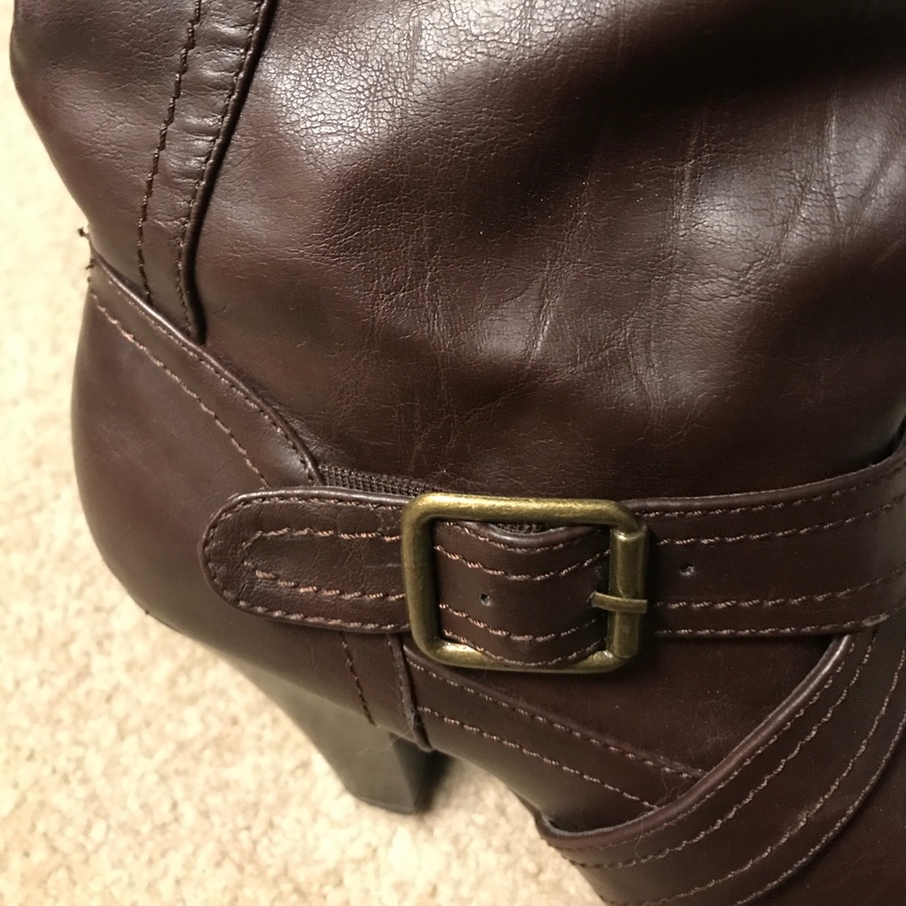 Boots - Picture 3 of 4