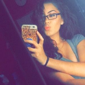 Meet your Posher, Julissa