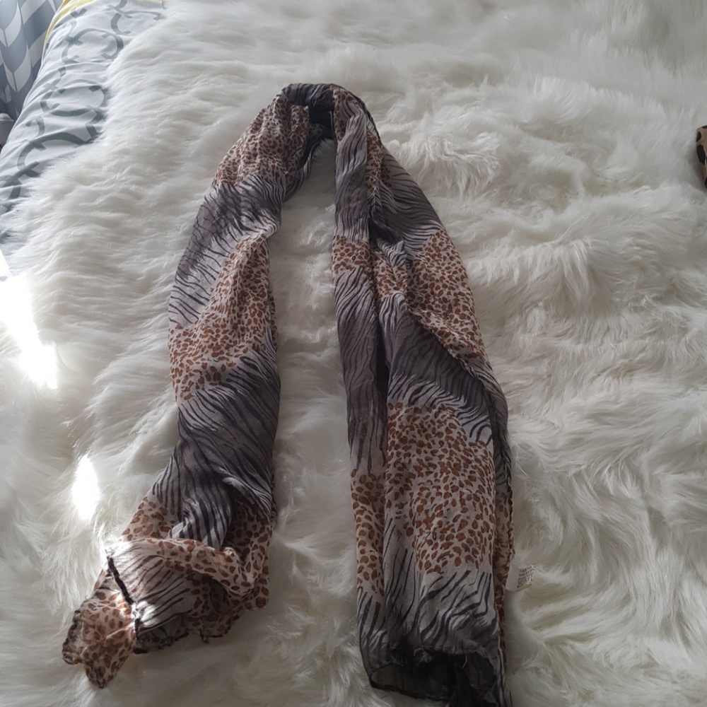 Scarf - Picture 2 of 3