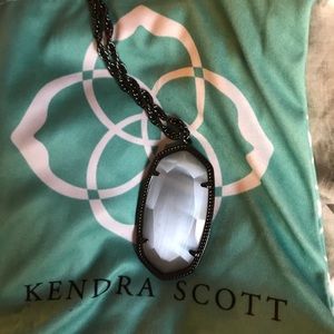 Kendra Scott necklace