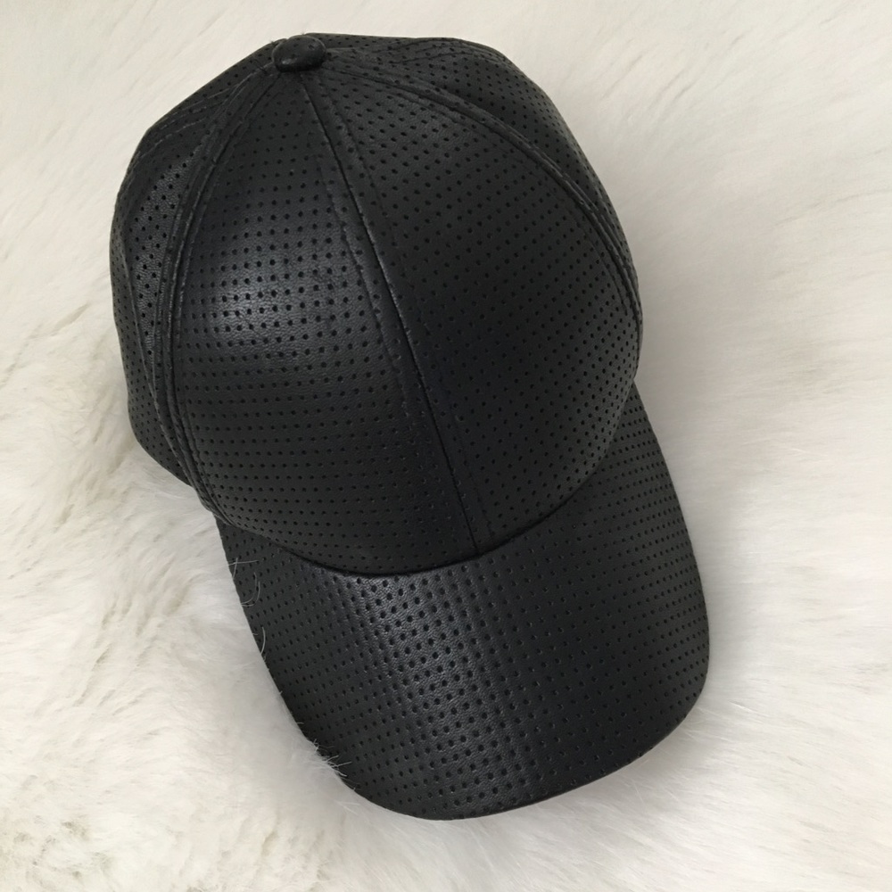 Aritzia  Black Hat