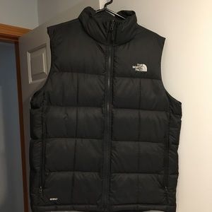 Men’s north face vest