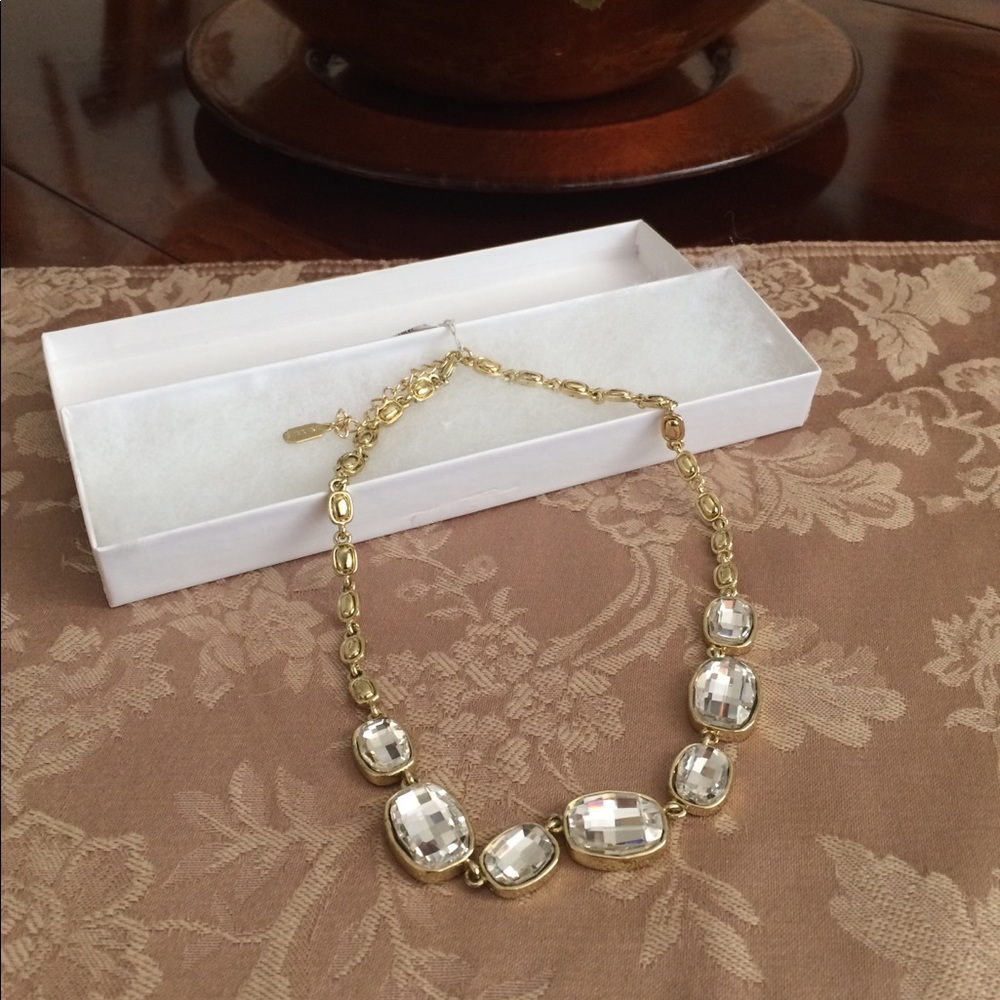 Natasha crystal gems statement necklace 🌷