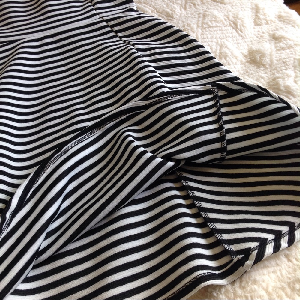 Striped fit flare dress black white pleated front - Picture 7 of 7