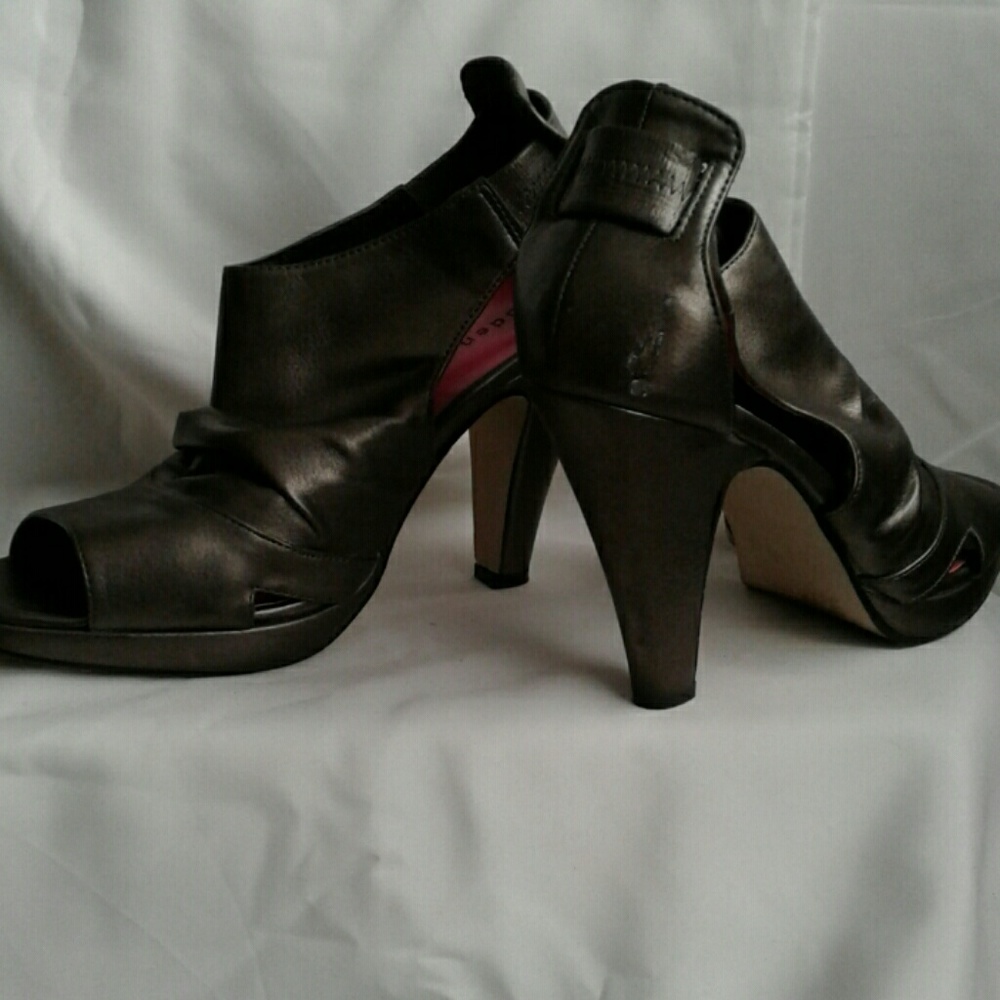Shoes - Picture 4 of 7