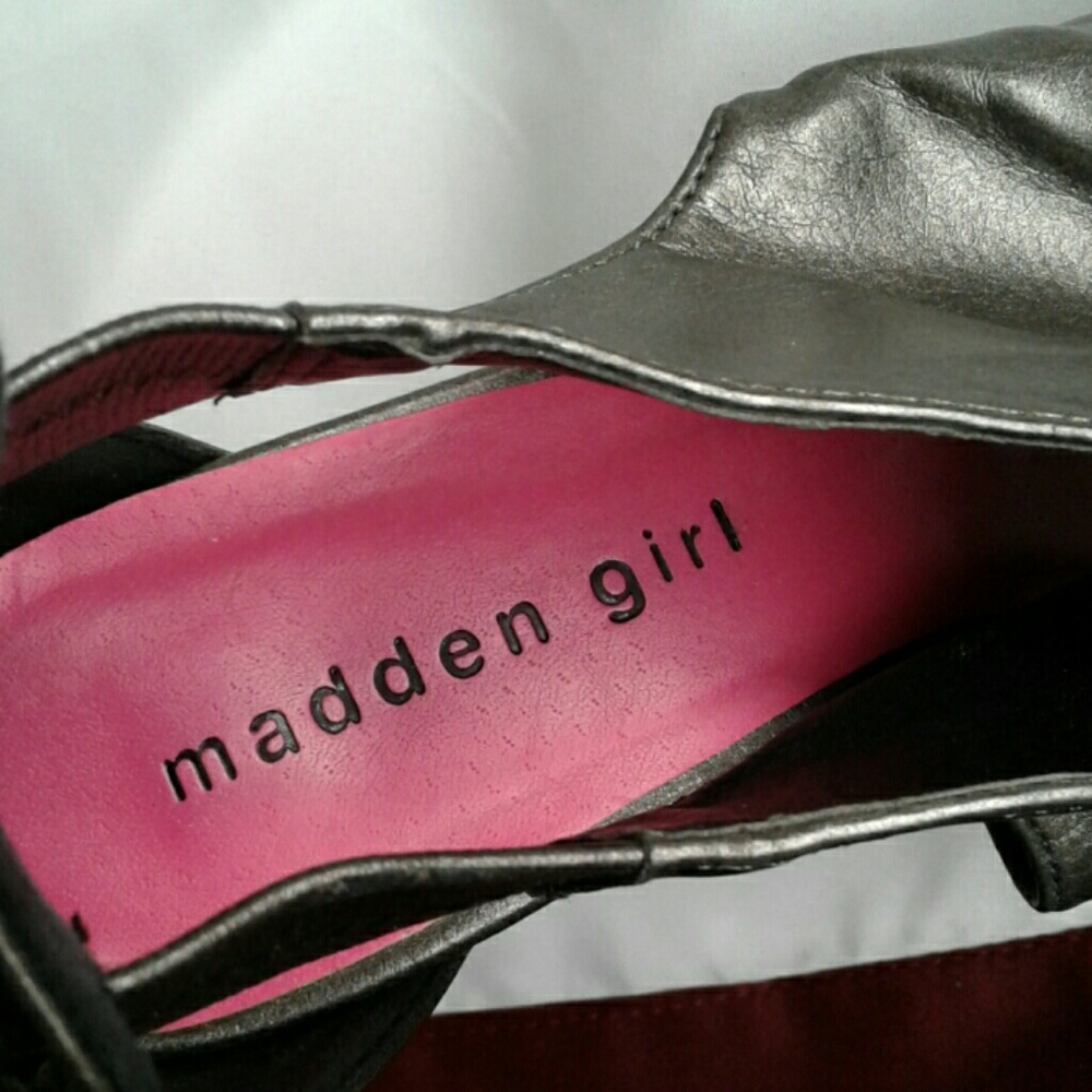 Shoes - Picture 6 of 7