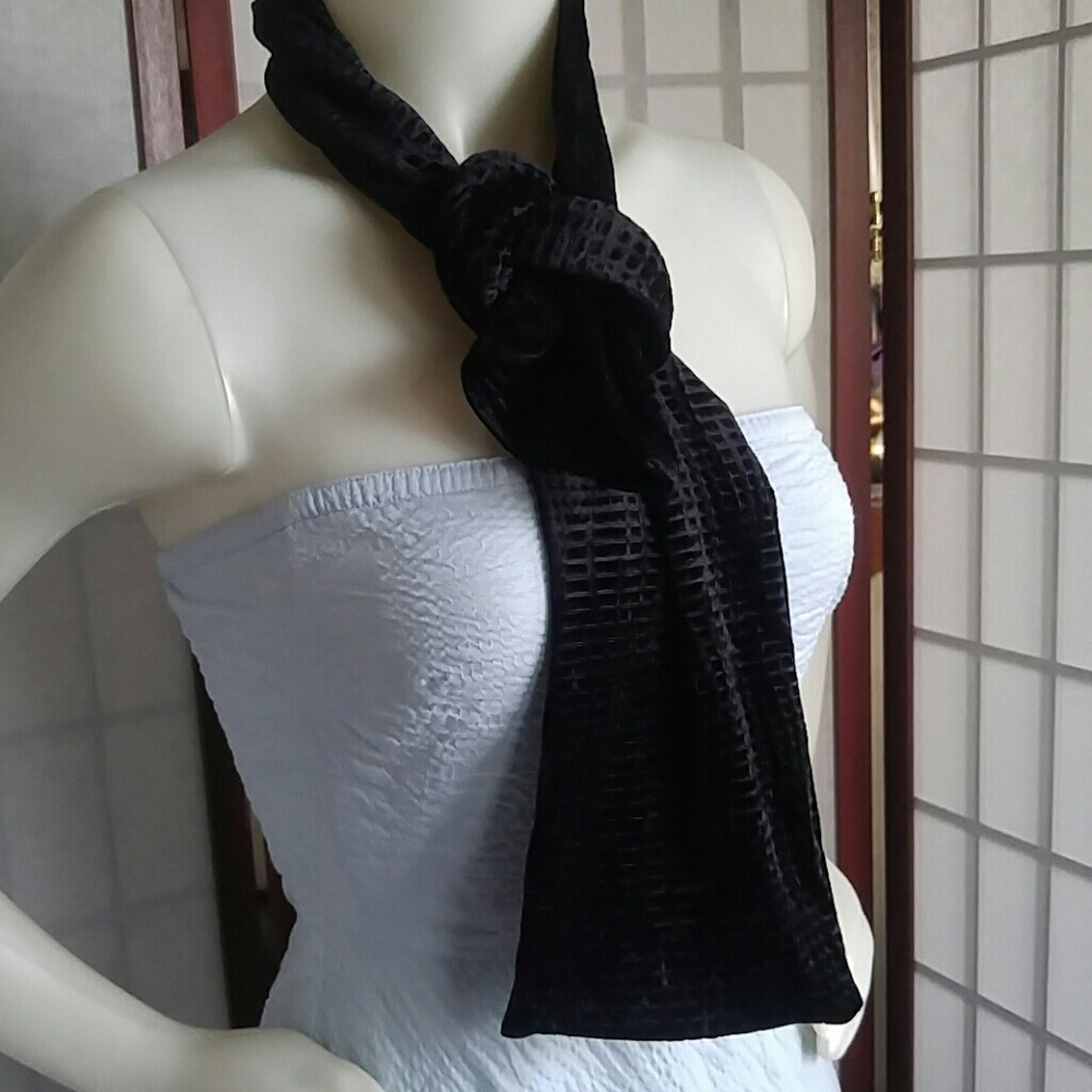 Scarf - Picture 2 of 7