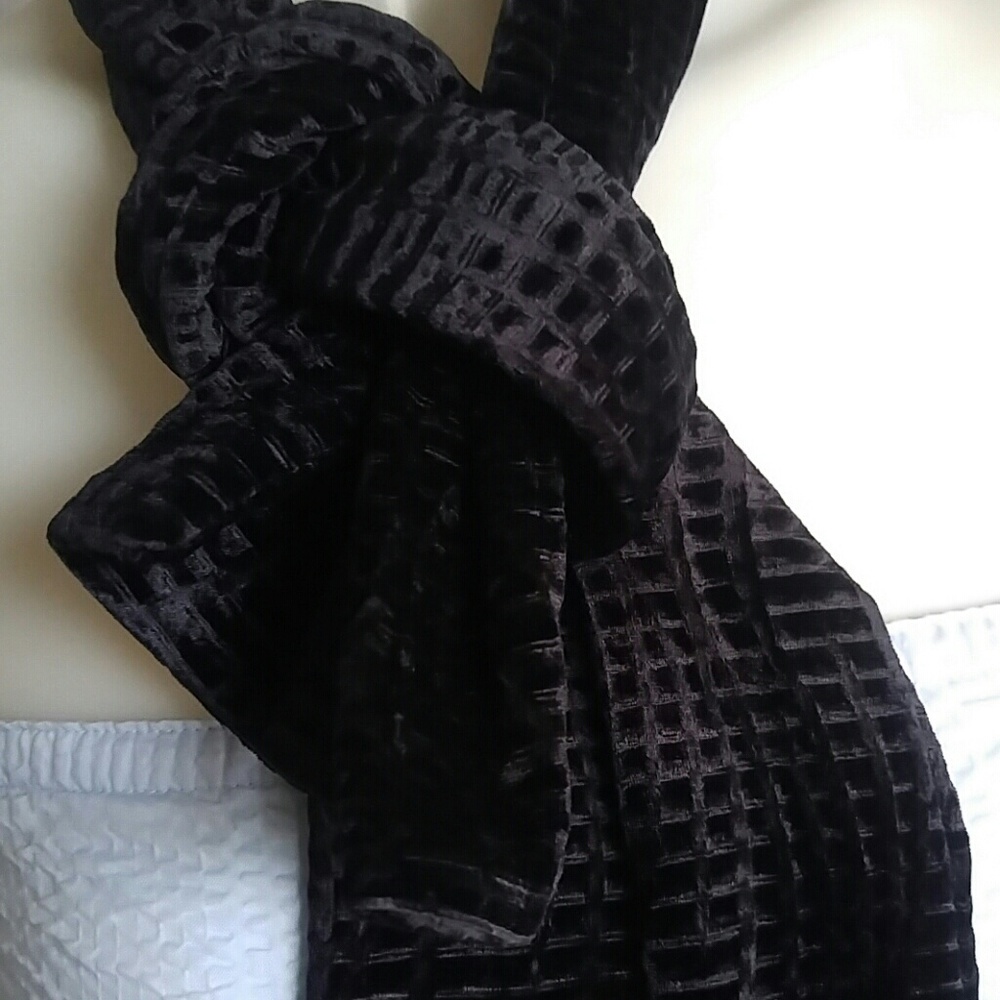 Scarf - Picture 3 of 7