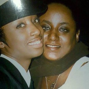 Meet your Posher, Dee dee