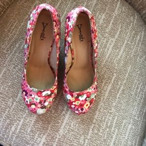 Flowery pink wedges