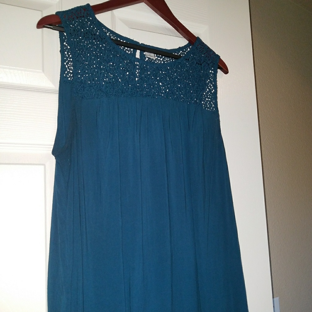 Teal sleevless blouse with lace yoke