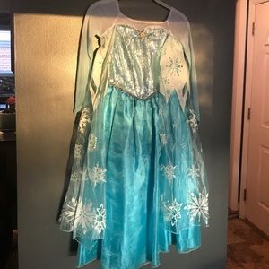 Disney Store Special Elsa Dress!!! EUC!! Size 7/8