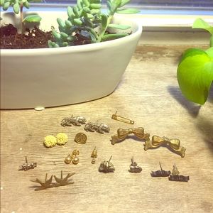 Lot of cute stud earrings, 6 pairs and 6 singles