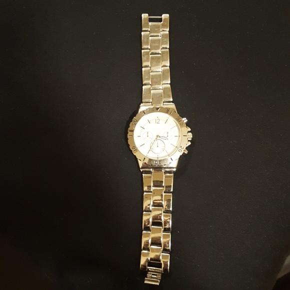GORGEOUS STAINLESS STEEL WATCH - Picture 1 of 4
