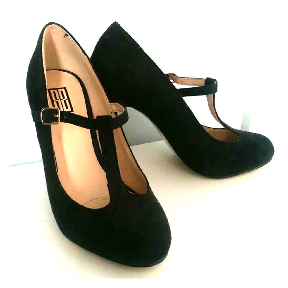 Cute Black Suede Heels