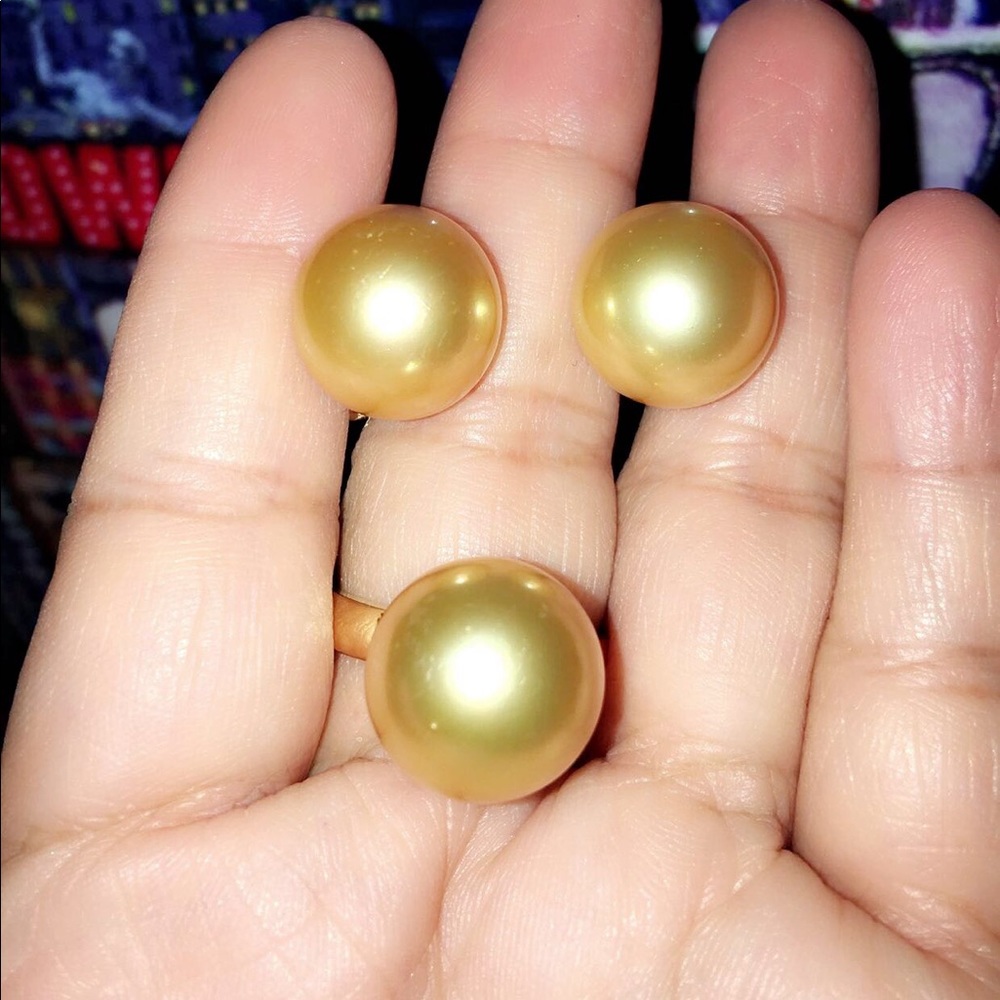 Authentic ✨gold✨ south sea pearls....