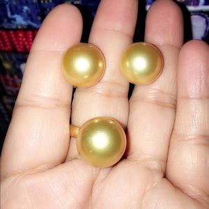 Authentic ✨gold✨ south sea pearls....