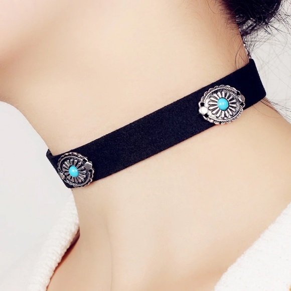 Turquoise & Silver Black Suede Conch Choker - Picture 3 of 3