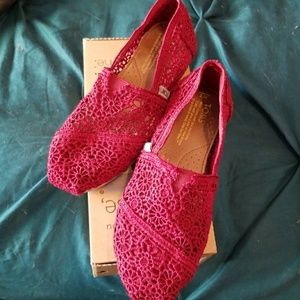 Red crochet toms