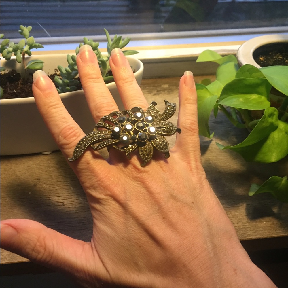 Ornate two finger adjustable ring
