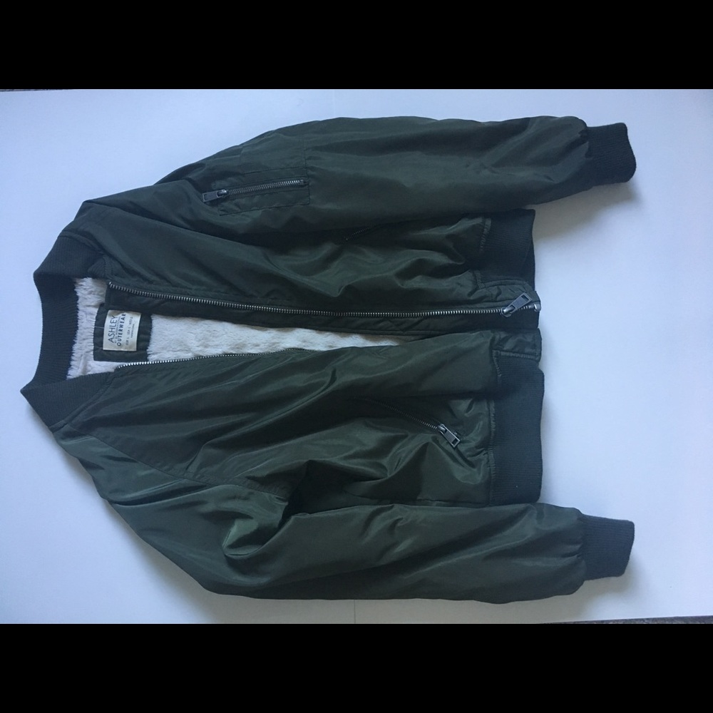 Green bomber with faux fur