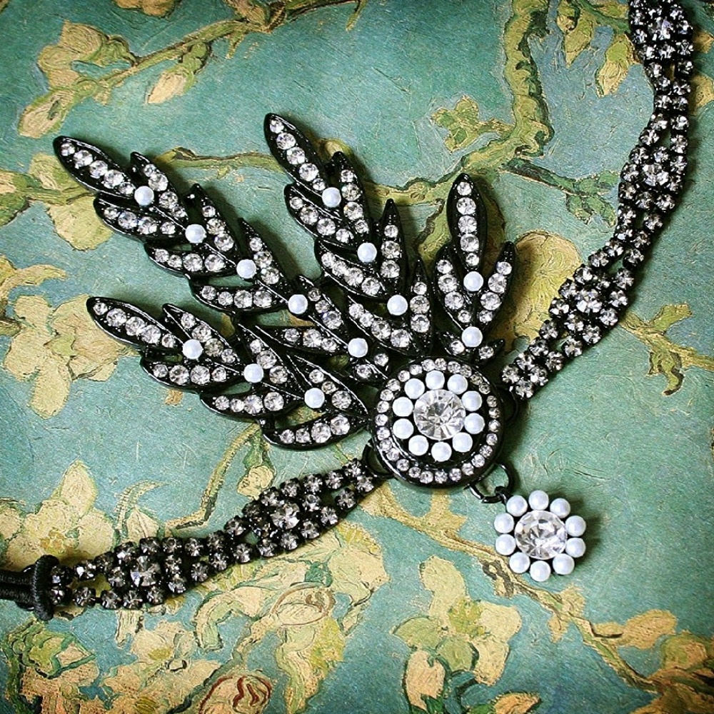 Flapper style headband