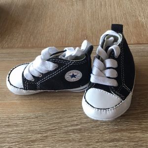Converse crib shoes sz 2