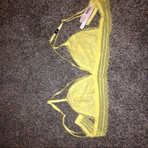 ❤️NEW❤️Victoria secret yellow lace bralette