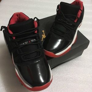 Air Jordan 11 Retro Low BG ( Bred 11 lows)