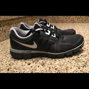 Nike Dual Fusion Shoes (Size 10)