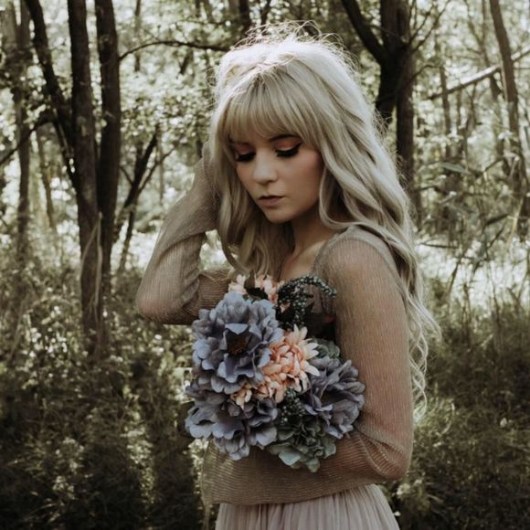 Meet your Posher, Dominique - Picture 1 of 1