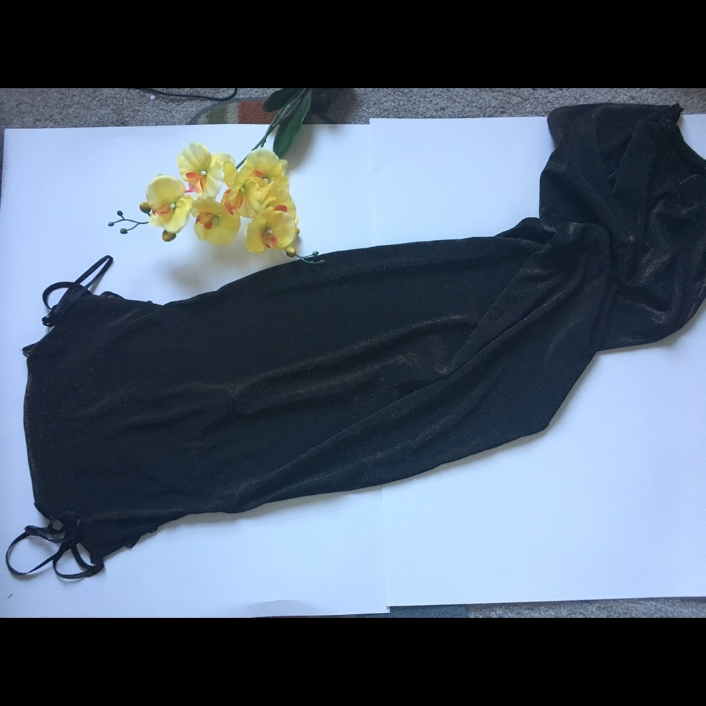 Long elegant black dress gold shimmer