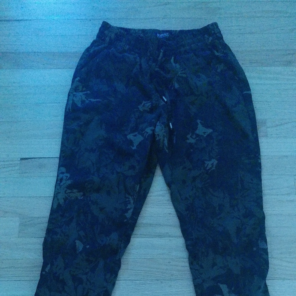 BUFFALO DAVID Bitton Womans Black & Green Tropical