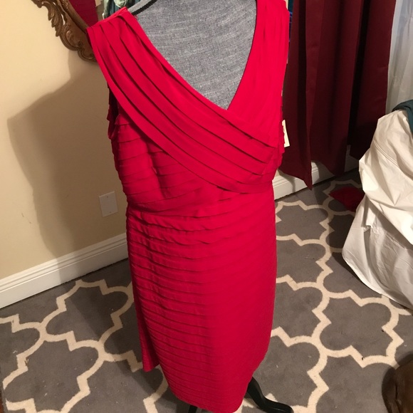 Red dress - Picture 2 of 4