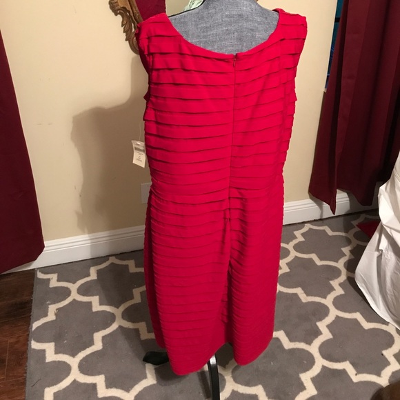 Red dress - Picture 4 of 4