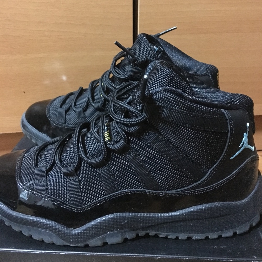 Jordan retro 11s "Gamma Blue"