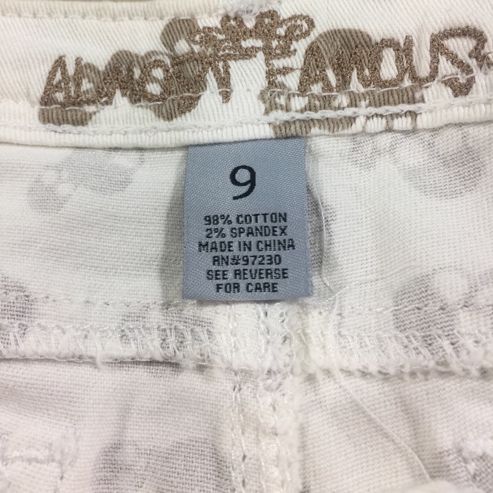 🥑 Charlotte Russe distressed Shorts - Picture 8 of 8