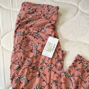 Disney Pooh TC Tall and Curvy LulaRoe leggings