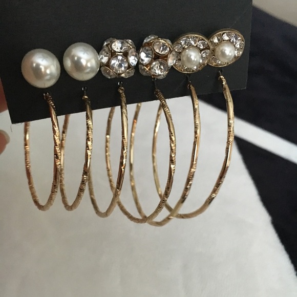 Bebe Earring Set - Picture 2 of 3