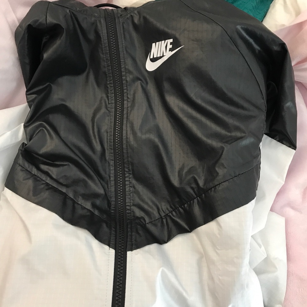 NIKE WINDBREAKER