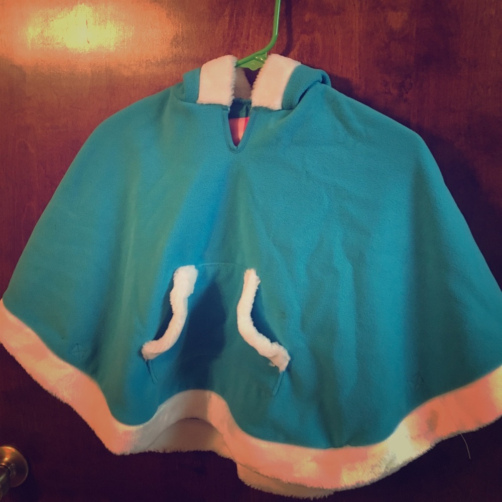 Girls Fleece Poncho with trim (4/5t)