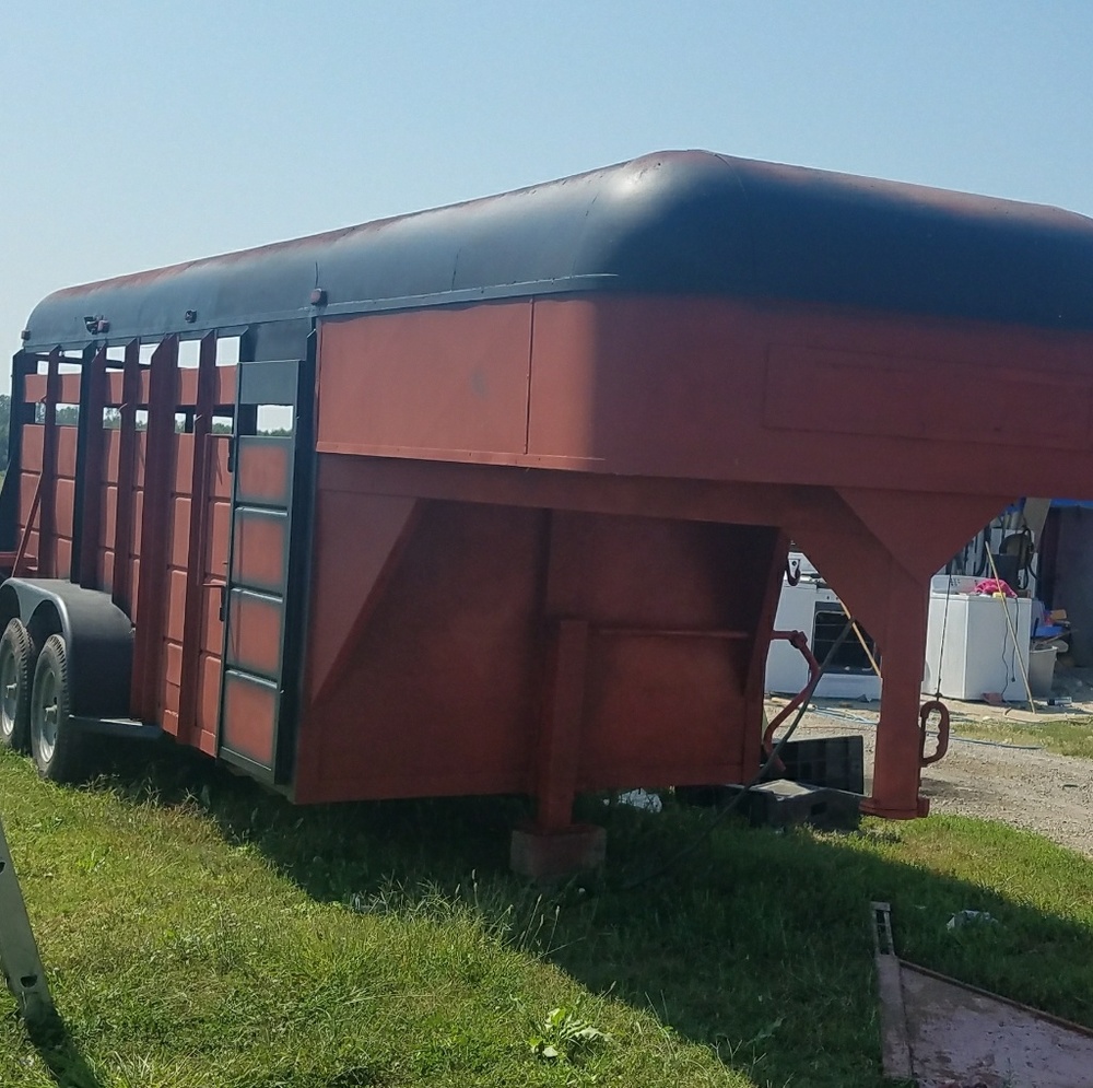 22 ft gooseneck 2/3500 axle trailor